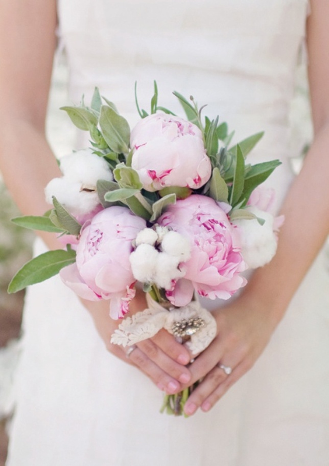 Peony and raw cotton bouquet | Laura Leslie